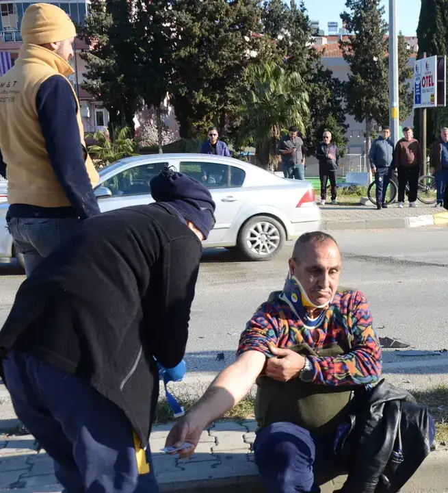 Gedik Kavşağı’nda Şiddetli Çarpışma: Eşi Teselliye Geldi 5